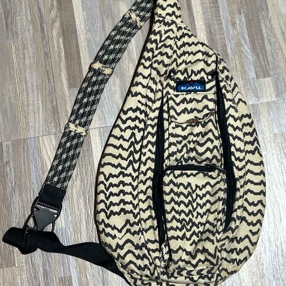 Kavu Original Natural Beats sling crossbody rope bag - Picture 1 of 4